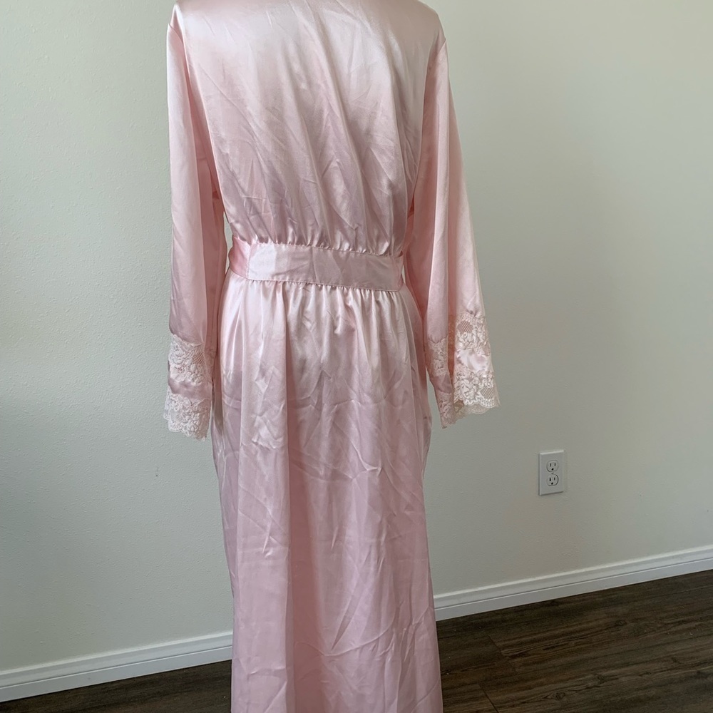Robe - Picture 4 of 7